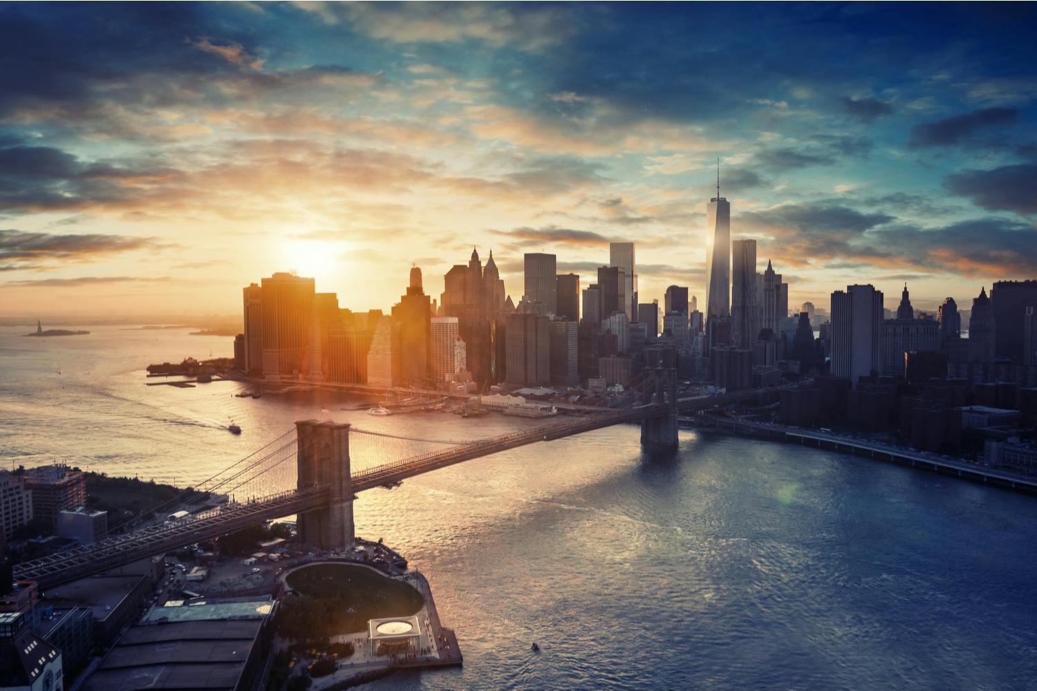 shutterstock 260344292 1 ICVBatYIJa0QPX2xn Solnedgang over New York